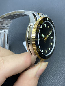 L'innovation technologique en horlogerie et la renouvellement du style esthétique ajoutent une touche de charme rétro. Montres mécaniques pour hommes - Product Image 1