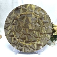 Assiette de table décorative ronde géométrique texturée dorée de luxe léger pour mariage et fête