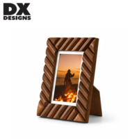 Bingkai Foto Kayu Solid DX Designs 4x6 5x7 8x10 Inch Model Diagonal Strip Warna Coklat, Dapat Diletakkan di Meja atau Dipasang di Dinding, Dekorasi Bingkai Gambar Kayu
