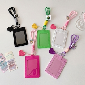 Tarjetero <span class=keywords><strong>de</strong></span> piel sintética <span class=keywords><strong>de</strong></span> color liso con doble ranura y clip para colgar, para tarjetas <span class=keywords><strong>de</strong></span> comida, escolares o <span class=keywords><strong>de</strong></span> identificación, <span class=keywords><strong>de</strong></span> tres pulgadas, para niñas - Product Image 1