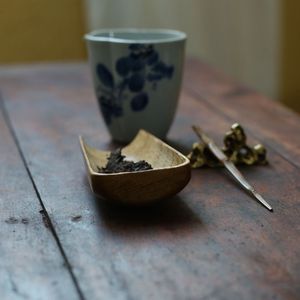 Ensemble de deux cuillères à thé en bambou carbonisé, cuillère à thé japonaise artisanale en bambou naturel non laqué, spatule à thé, plateau à thé - Product Image 4