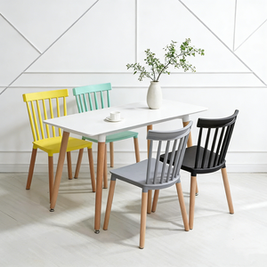 <span class=keywords><strong>Chaise</strong></span> de salle à manger au profil classique avec dossier à lattes et pieds en bois de hêtre, esthétique <span class=keywords><strong>scandinave</strong></span> moderne pour des applications polyvalentes - Product Image 2