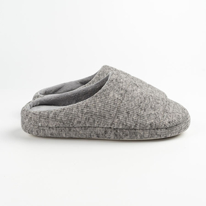 Pantoufles Confortables Personnalisables pour Hommes – Douces et Personnalisables – Prise en charge du logo, des couleurs et des tailles sur mesure. - Product Image 4