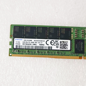 Módulo de Memoria de Servidor Registrado ECC 2RX4 PC5-5600AA-RDIMM M321R8GA0EB0-CWM 5600 64G en Stock - Product Image 2