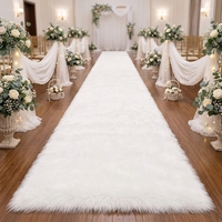Tapis mural moderne en fausse fourrure de mouton blanc pour mariage, rouleaux de tapis en fourrure moelleuse pour événements commerciaux extérieurs