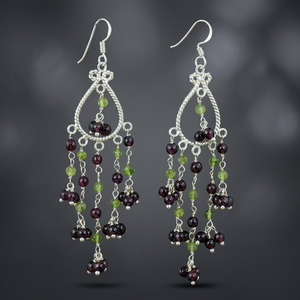 Boucles d'oreilles pendantes géométriques vintage pour femmes, plaquées argent, avec perles grenat et péridot, et pompon bohème - Product Image 3