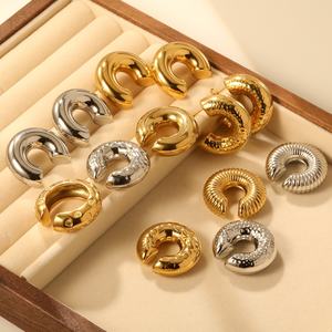 เครื่องประดับสแตนเลสชุบทอง 18K ต่างหูหนีบแฟชั่นแบบหนา ไม่ต้องเจาะหู ต่างหูห่วงแบบคิวบิก ต่างหูแบบหนีบสำหรับผู้หญิง - Product Image 2