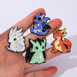 Mignon petit dragon volant broche donjons et dragons alliage insigne fête cadeau émail broche - Product Image 6