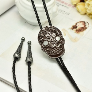 Cravate bolo <span class=keywords><strong>gothique</strong></span> western pour homme, personnalisée, en émail noir, avec motif de crâne de bonbon de café et de sucre, fournisseur en gros de cravates bolo en métal - Product Image 6