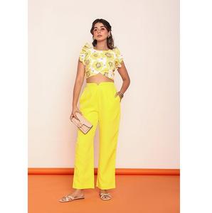 Conjunto de Dos Piezas para Mujer: Top Estampado con Volantes y Pantalón con Corte Especial, Diseño Elegante, Estilo Moderno y Cómodo - Product Image 1