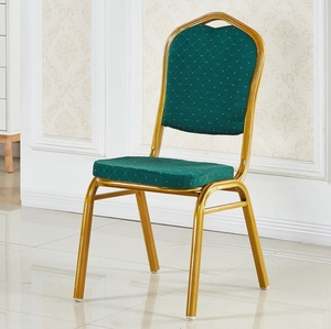 Chaise de banquet empilable en aluminium avec cadre doré et revêtement rouge - Design moderne pour appartement et salle d'événements - Product Image 5