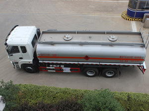 Camion-citerne pour le transport de méthanol et de pétrole brut - Product Image 4