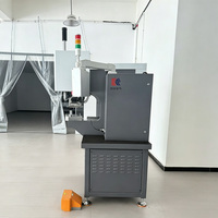 Machine à riveter auto-serrante compatible avec les fixations universelles M3-M10