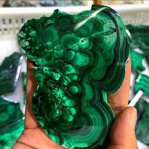 Tranche de malachite naturelle en forme libre, cadeau d'anniversaire, sculpture artisanale, pierres de guérison, objet de collection - Product Image 2