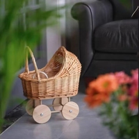 Panier à fleurs en rotin tressé en forme de poussette avec poignée, décoration de style rustique mignon, décoration pour mariage, fête ou maison