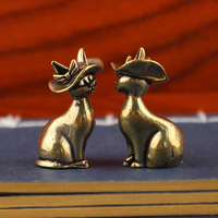 Figurine de chat en cuivre de luxe léger, style européen, statue de chat, ornement de bureau, décoration d'intérieur, artisanat artistique, cadeau pour salon et bureau