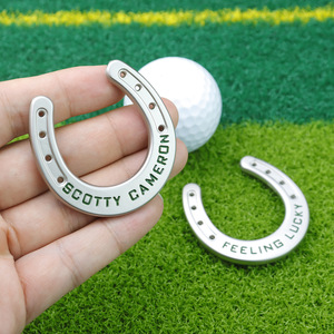 Marqueur de balle de golf personnalisé en alliage de <span class=keywords><strong>zinc</strong></span> nickelé noir avec logo imprimé en émail, faible quantité minimale de commande, fabriqué par le fabricant - Product Image 1