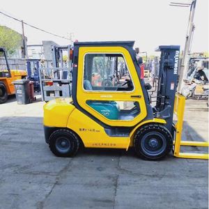 Montacargas Diésel Usado Komatsu FD30-16 de Fábrica, Capacidad de Carga de 3 Toneladas, Cabina, Tracción 4x4, Mástil de Dos Etapas, Accesorios para Mini Montacargas - Product Image 4