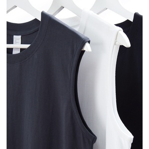 เสื้อกล้ามผู้ชายแบบลำลอง ระบายอากาศ แห้งเร็ว เป็นมิตรกับสิ่งแวดล้อม ผลิตจากผ้าถัก 100% ผ้าฝ้าย น้ำหนัก 230 กรัม สไตล์อเมริกัน ทรงหลวม ใส่เล่นกีฬาได้ - Product Image 1