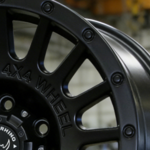 Rines de Aleación de Aluminio 17X8.5 Compatibles con Varios Modelos de Nissan, Color Negro Mate, Inventario en Disminución. - Product Image 3