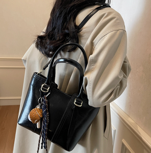 2026阿里巴巴快速发货女士纯色PU皮革手提包斜挎包，新款时尚女士奢华日常手提包准备发货 - Product Image 1