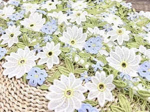 ผู้ผลิตจัดหาผ้าปักลายดอก<span class=keywords><strong>ชบา</strong></span><span class=keywords><strong>สาม</strong></span><span class=keywords><strong>สี</strong></span>แบบละลายน้ำได้สำหรับฤดูใบไม้ผลิและฤดูร้อน ผ้าปักลายฉลุสำหรับชุดแฟชั่น - Product Image 3