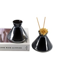 Bouteille de diffuseur de parfum en verre vide de forme triangulaire moderne noire galvanisée de 200ml en gros