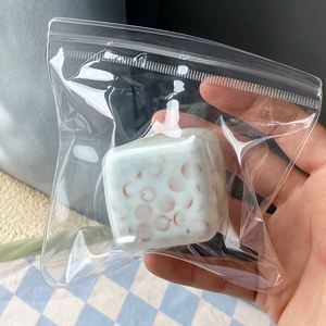 Cubes sensoriels faits main croustillants à remontée lente pour enfants, jouets anti-stress souples - Product Image 1