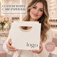Sacs shopping en papier à poignée découpée avec logo personnalisé pour kits de nail art, ensembles de manucure, magasins de beauté et vente au détail pour salons de manucure