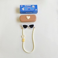 Nouvelle Collection 2026 – Lunettes de Soleil Cœur Style Ins pour Enfants, Monture Rétro Œil de Chat avec Nœud, Perle, Cordon Anti-Perte et Étui