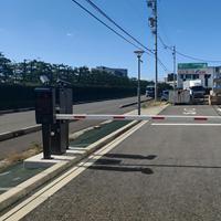 Système de reconnaissance de plaques d'immatriculation avec caméra HD et écran LED pour le contrôle d'accès aux parkings - Zento