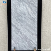Carreaux muraux en porcelaine polie 300x600mm de Foshan, carreaux de sol émaillés pour salle de bain, cuisine, supermarché, projet de villa
