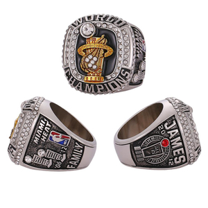 Anillo de Hombre Vintage Cuadrado Grueso de Esmalte con Incrustaciones de Zirconia en Aleación de Plata, Tema Deportivo <span class=keywords><strong>LeBron</strong></span> <span class=keywords><strong>James</strong></span> Miami Heat 2012 - Product Image 1