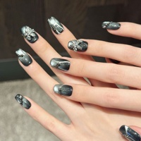 Faux ongles à presser pour femmes, noirs et argentés, carrés moyens, effet œil de chat, avec perles de cristal chromées et fleurs, pour un style gothique, luxueux et glamour.