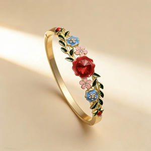 Nouvel Arrivage Vente en Gros Usine Bracelet Émaillé Floral Design Manchette Ouverte Creuse avec Incrustation de Fleurs Colorées Bijoux Français Élégants - Product Image 5