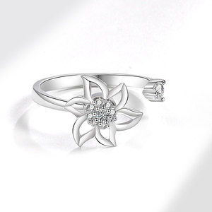 Anillos ajustables sencillos con diseño floral, anillos giratorios antiestrés con circonitas pavé, chapados en oro blanco sobre cobre, joyería para aliviar el estrés para mujer - Product Image 3