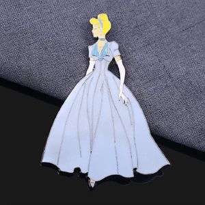 Japon Güzel Kız Düğün Prenses Elbisesi Giyen Boyalı Fotoğraf Çerçeveli Güzel Emaye Rozeti Kawaii Özel Yaka İğnesi - Product Image 2