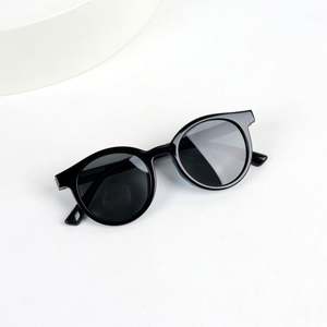 Lunettes de soleil rondes pour enfants, mode vintage 2025, garçons et filles, monture en silicone colorée, UV400 polarisées - Product Image 6