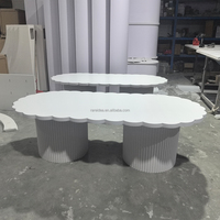 Maßgefertigter Moderner Partytisch Weißer PVC-Acryl Ovaler Esstisch für Kinder zur Hochzeits- und Partydekoration