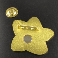 Badge émaillé personnalisé en forme d'étoile, épinglette métallique avec logo sur mesure, avec épingle de sûreté et support magnétique puissant, vente en gros
