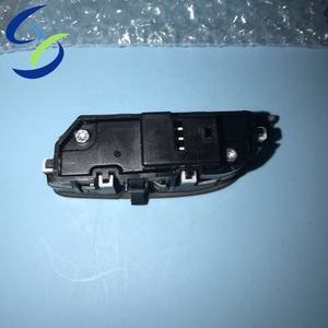 Interrupteur de verrouillage centralisé à prix compétitif A2518200910 251 820 09 10 pour <span class=keywords><strong>Mercedes</strong></span> Benz W251 W164 X164 - Product Image 2