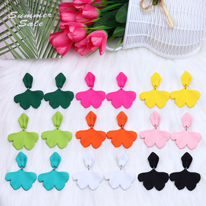 Trendy <b>Red</b> Flower Shape <b>Drop</b> <b>Earrings</b> For Women Acrylic Resin Jewelry Party Style - Product Image 2
