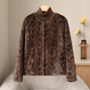 Cappotto Corto di Lusso in Vera Pelliccia di <span class=keywords><strong>Visone</strong></span> per <span class=keywords><strong>Donna</strong></span>, Traspirante ed Ecologico, Design Italiano Grigio, Vendita Diretta dalla Fabbrica - Product Image 1