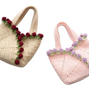 กระเป๋าถือถักโครเชต์ลายดอกกุหลาบแฮนด์เมด ของขวัญสุดโรแมนติกสำหรับแฟนสาว เพื่อนสนิท วันวาเลนไทน์ สินค้ามีจำนวนจำกัด - Product Image 1