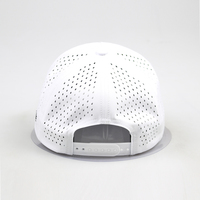 Casquette de golf 5 panneaux personnalisée brodée en 3D découpée au laser, performance sportive, imperméable, avec cordon et design snapback perforé