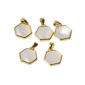 Borde chapado en oro geometría hexagonal cuadrado redondo forma <span class=keywords><strong>de</strong></span> triángulo <span class=keywords><strong>de</strong></span> BrassPendant encantos para <span class=keywords><strong>la</strong></span> fabricación <span class=keywords><strong>de</strong></span> <span class=keywords><strong>la</strong></span> joyería - Product Image 1