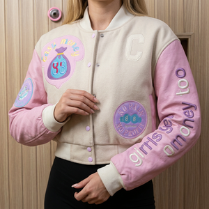 Chaquetas Bomber Varsity para Mujer, Personalizadas con Parches Bordados, Acolchadas, con Mangas de Cuero Sintético, Resistentes al Viento, Gruesas, para Invierno - Product Image 1