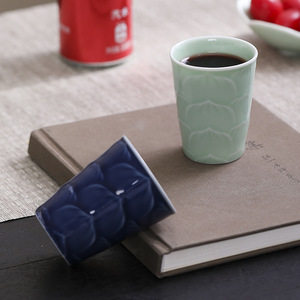 Tasse à thé en céramique à motif de pétales de lotus, glaçure colorée, faite à la main, mug en porcelaine chinoise en relief, ensemble cadeau - Product Image 3