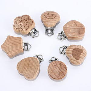 Clip per Ciuccio in Legno di Faggio Inciso al Laser e Acciaio Inossidabile, Durevole, Portatile e Riutilizzabile per Portaciuccio - Product Image 2