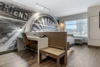 Set Perabot Kamar Tidur Hotel Modern Kayu Solid Kustom Langsung dari Pabrik untuk Apartemen Proyek Perhotelan Bintang 5 Suite OEM/ODM
